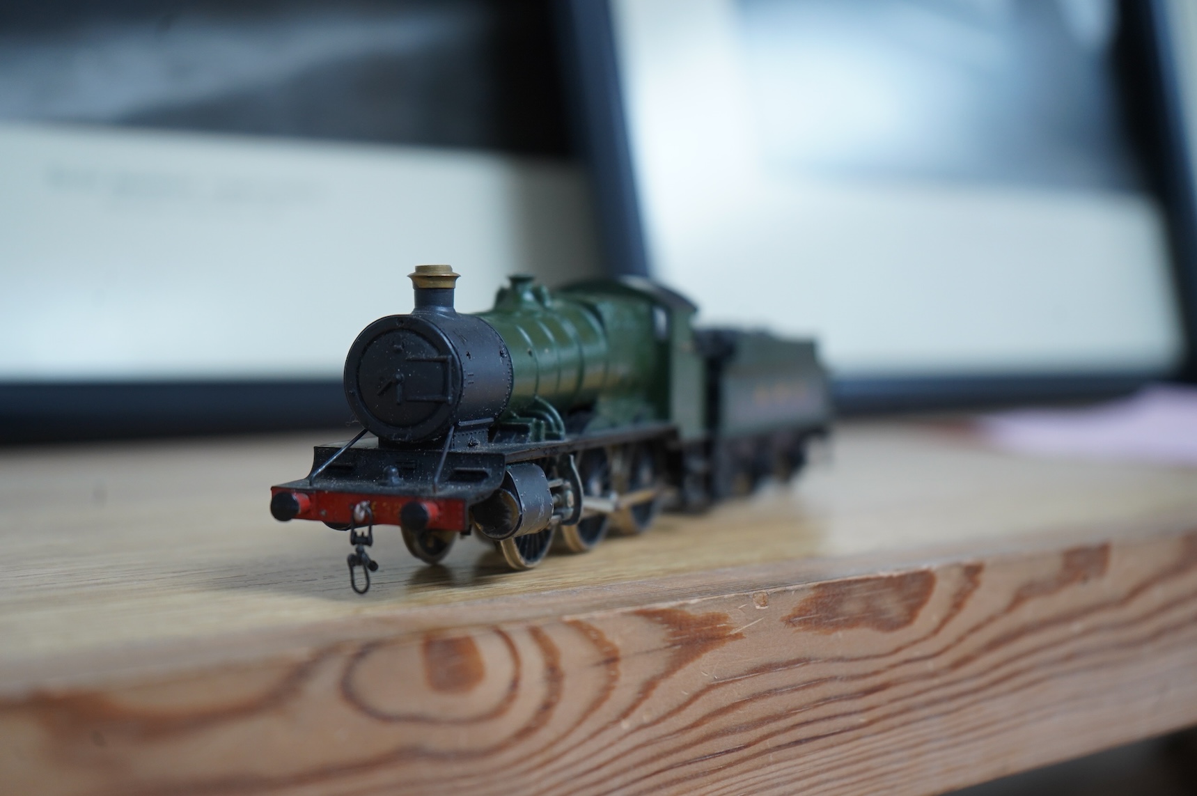 Four scratch/kit built EM gauge brass and white metal Southern Railway Class Q1 0-6-0 locomotives, all in various states of construction
